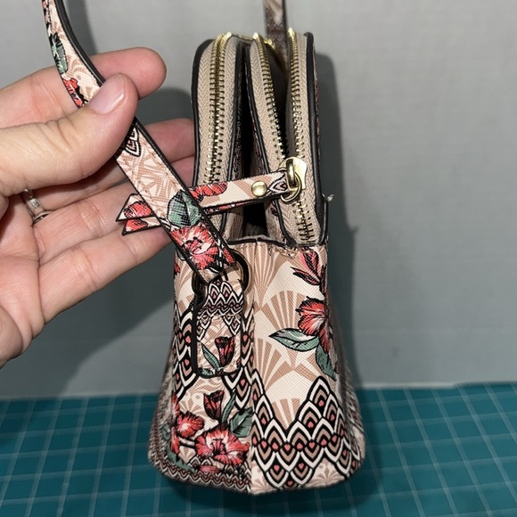 Nanette Lepore Hibiscus Print Crossbody Medium Sized Everyday Handbag Spring - Picture 11 of 11